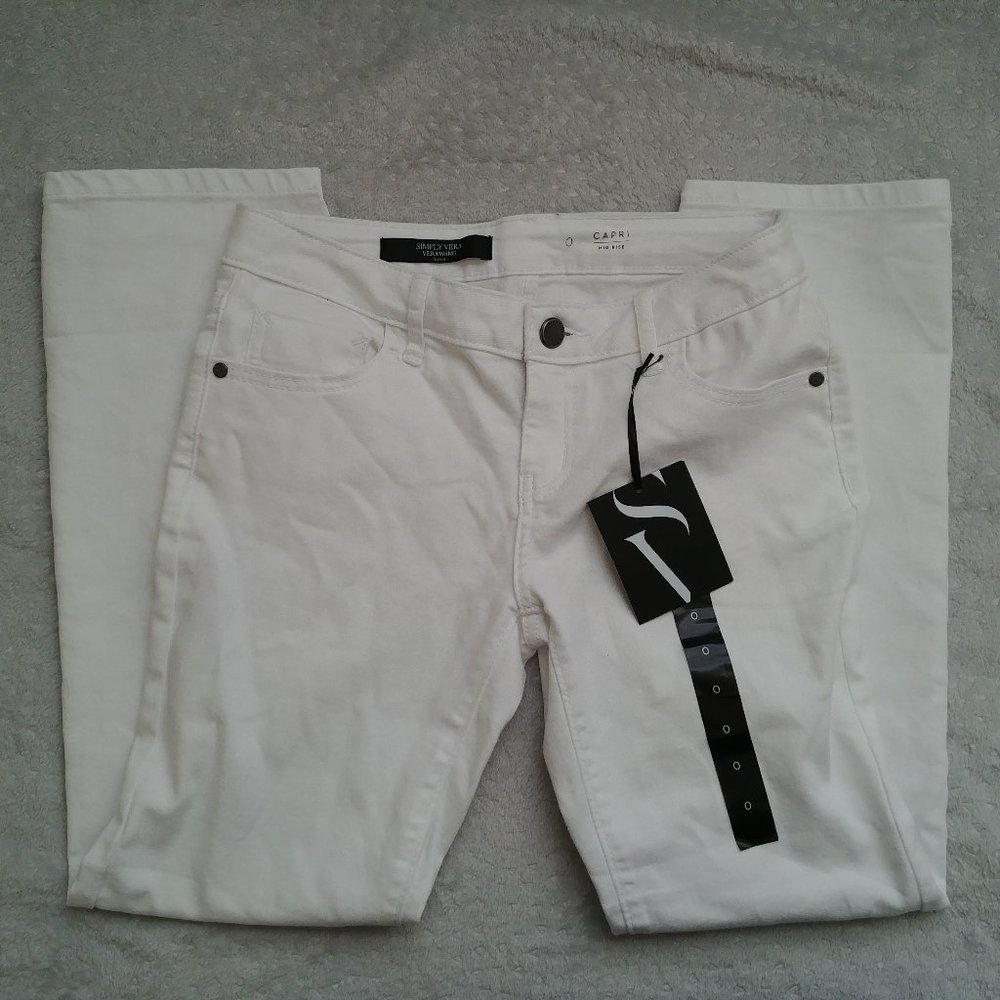 Simply Vera Wang White Denim Mid-Rise Capris